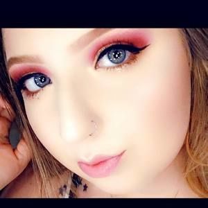 Meet your Posher, Michaela